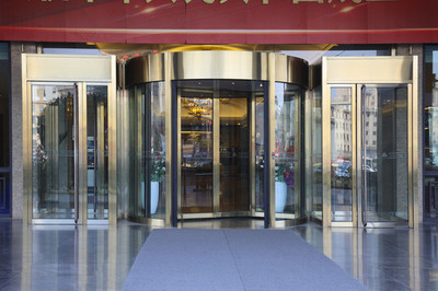 豪華商場大門 現代商業美學的入口藝術