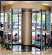 青島鑫凱達(dá)門控 專業(yè)打造山東三翼環(huán)柱式自動(dòng)旋轉(zhuǎn)門，提升空間豪華感與智能化水平